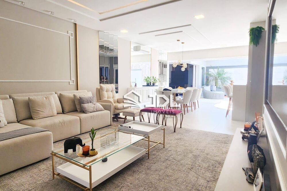 Casa à venda com 3 quartos, 246m² - Foto 2