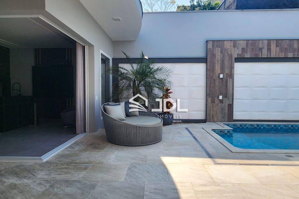 Casa à venda com 3 quartos, 246m² - Foto 1