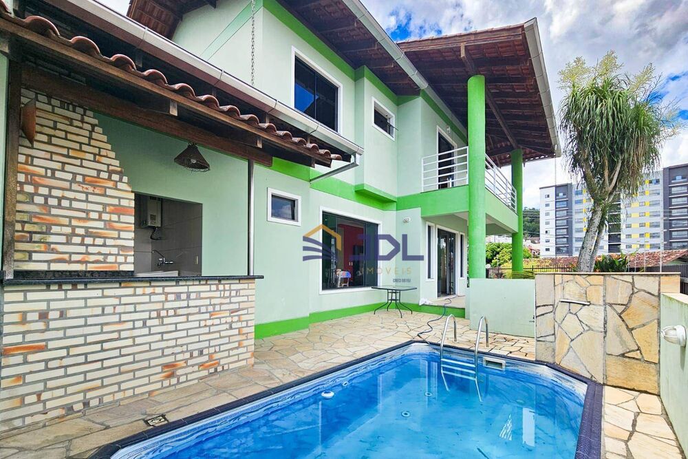 Casa, 3 quartos, 184 m² - Foto 1