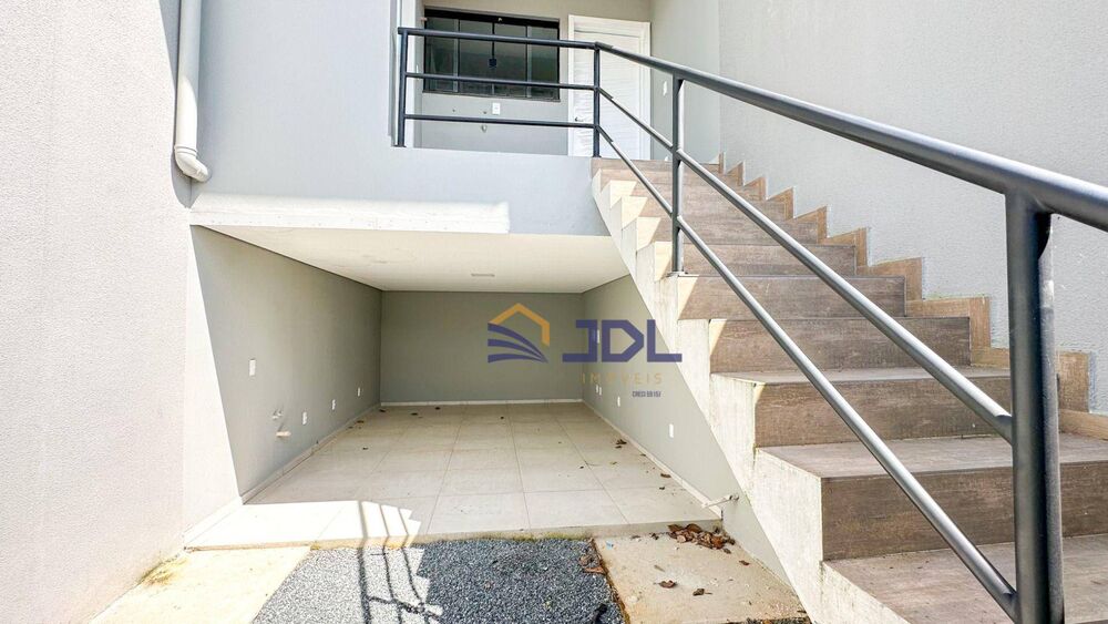 Casa à venda com 2 quartos, 115m² - Foto 2