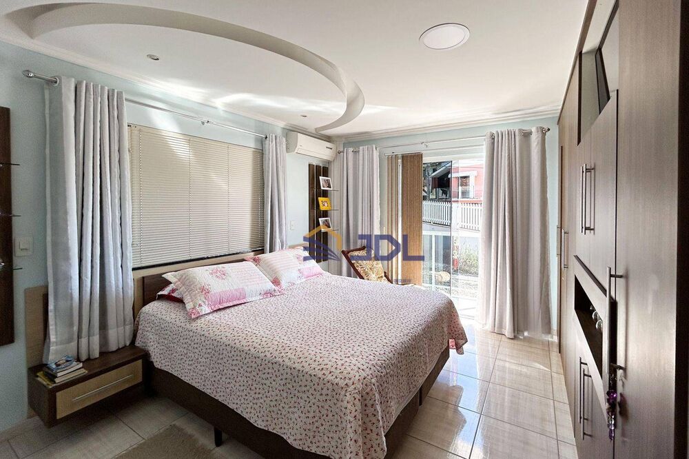 Casa, 4 quartos, 242 m² - Foto 4