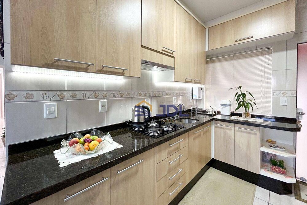 Casa, 4 quartos, 242 m² - Foto 2