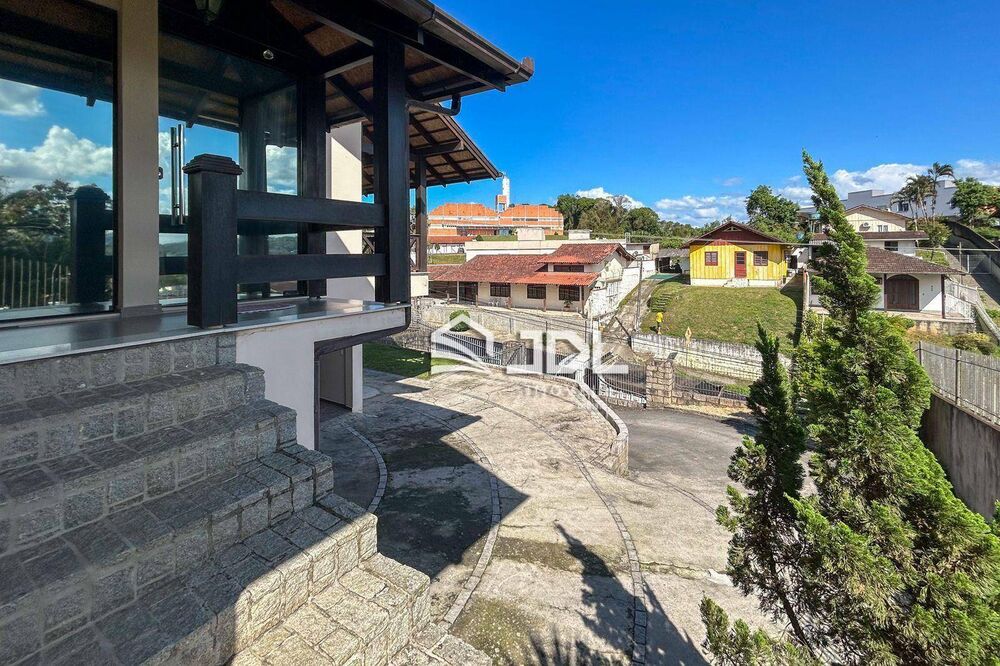 Casa, 5 quartos, 422 m² - Foto 1