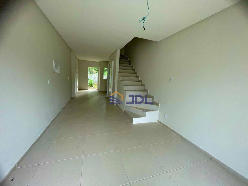 Casa à venda com 2 quartos, 74m² - Foto 3