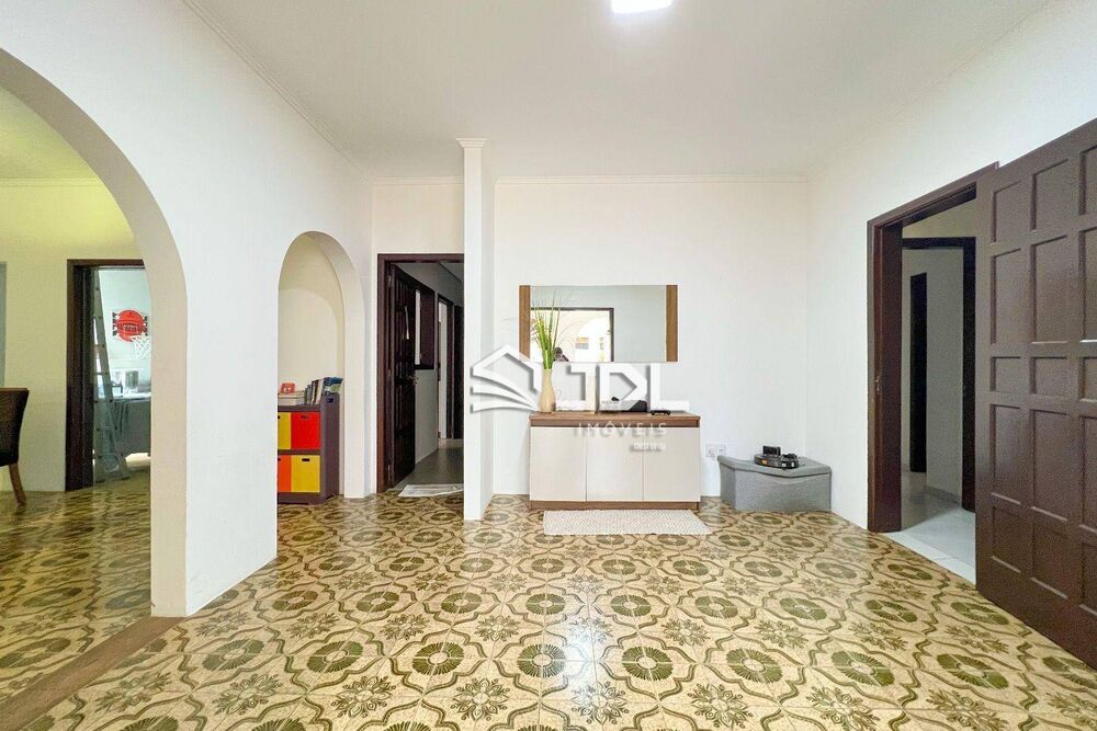 Casa, 4 quartos, 233 m² - Foto 1