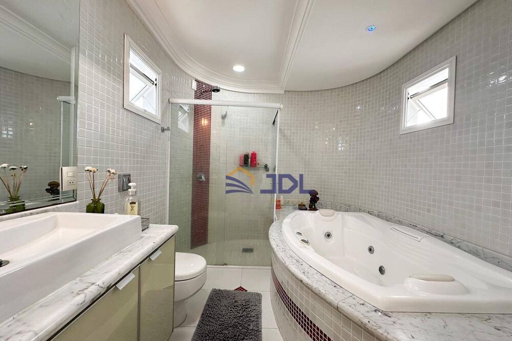 Casa à venda com 3 quartos, 316m² - Foto 1