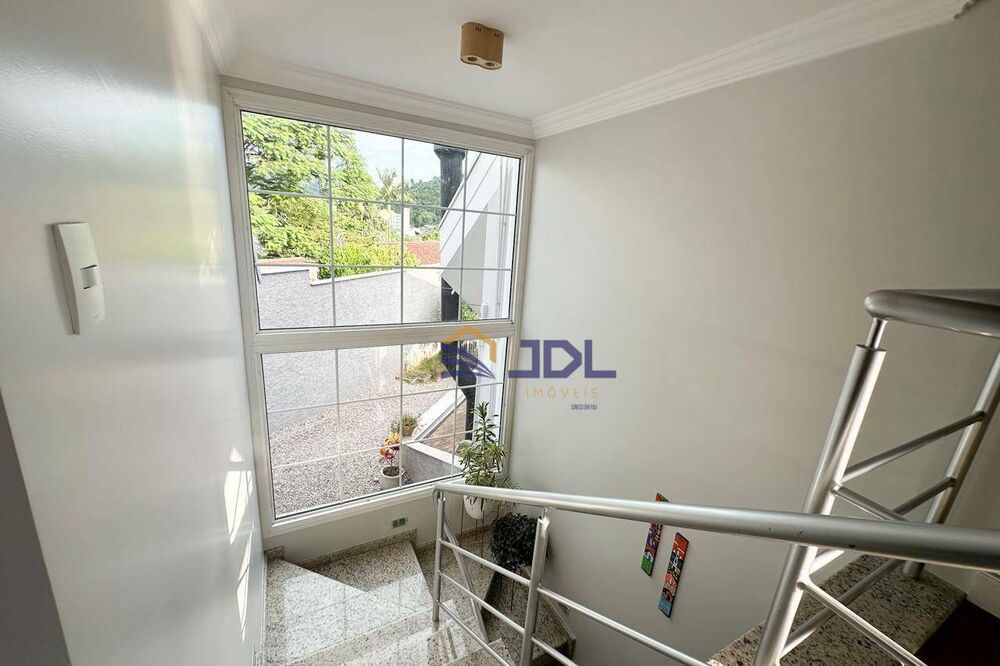 Casa à venda com 3 quartos, 316m² - Foto 3