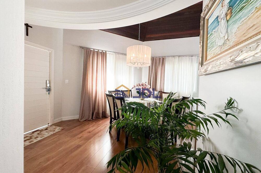 Casa à venda com 3 quartos, 316m² - Foto 2