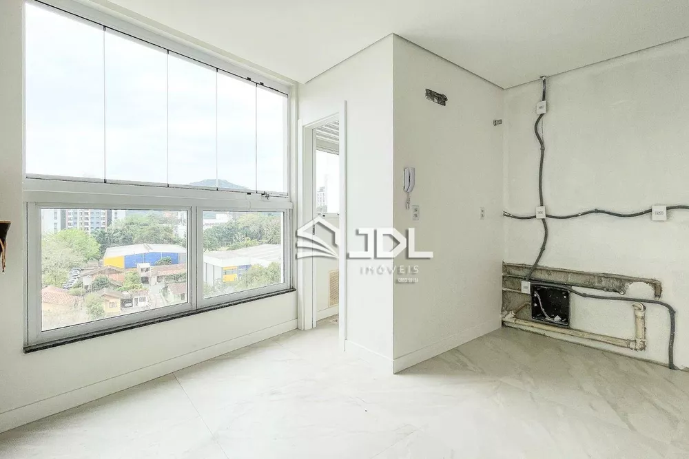 Apartamento à venda com 2 quartos, 151m² - Foto 2