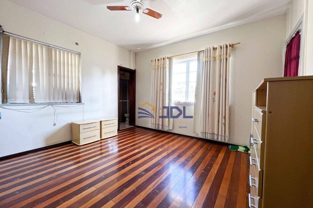 Casa à venda com 4 quartos, 253m² - Foto 3