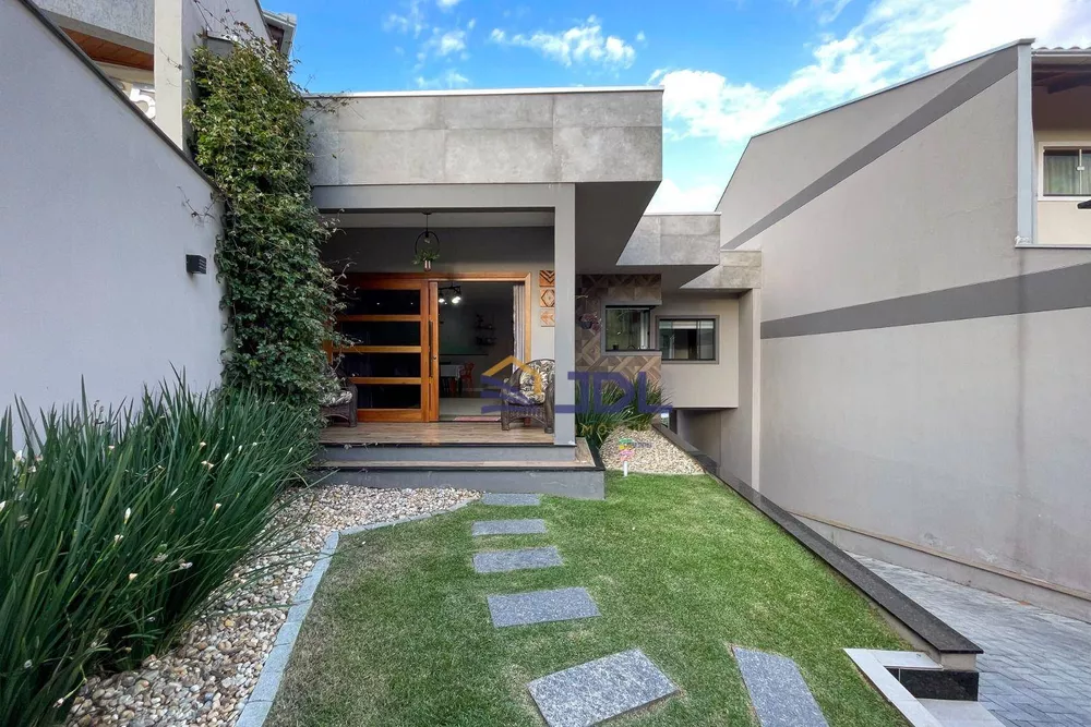 Casa, 3 quartos, 282 m² - Foto 1