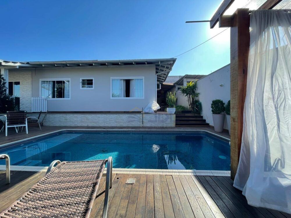 Casa, 3 quartos, 227 m² - Foto 2