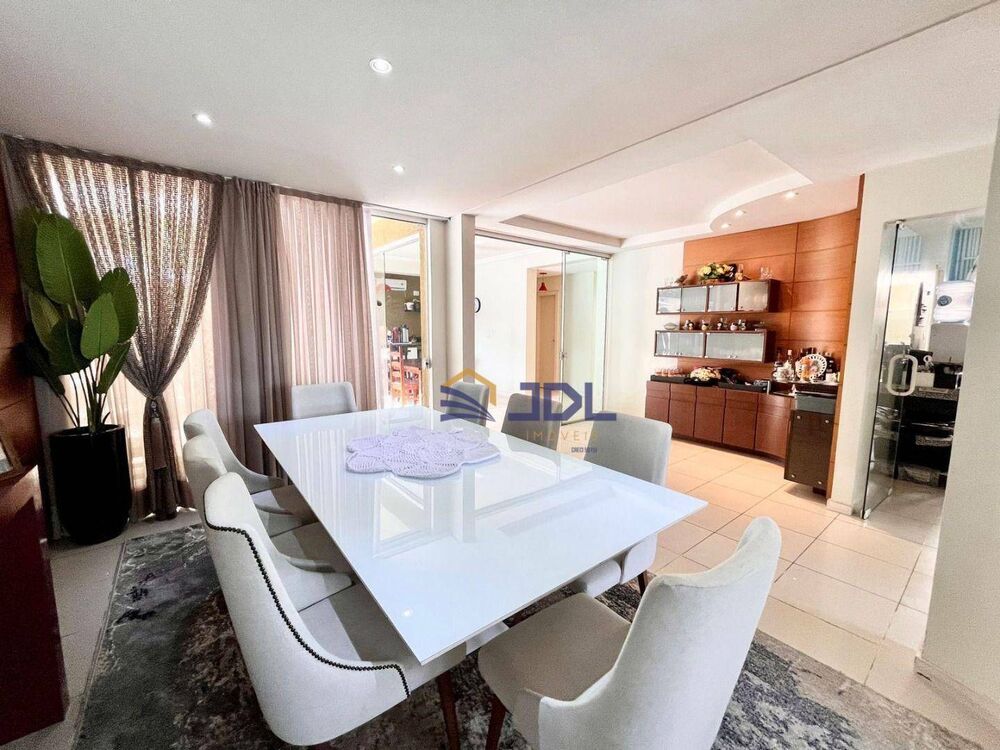 Casa à venda com 5 quartos, 370m² - Foto 2