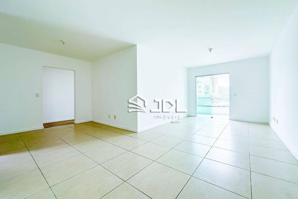 Apartamento à venda com 3 quartos, 120m² - Foto 1
