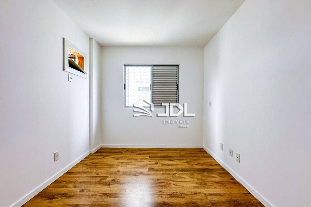 Apartamento à venda com 3 quartos, 120m² - Foto 2