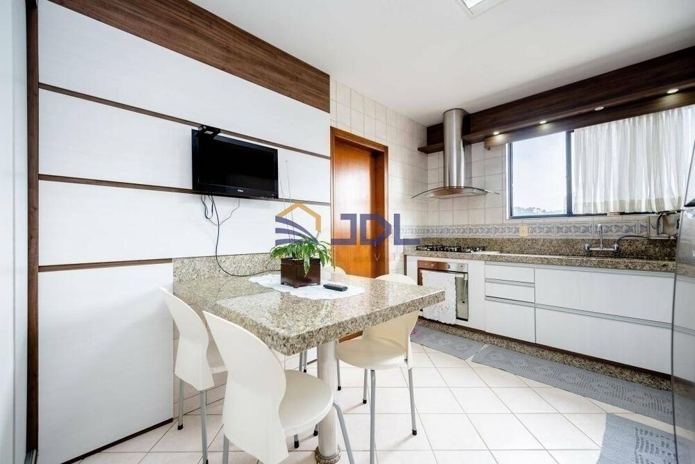 Apartamento à venda com 3 quartos, 253m² - Foto 2