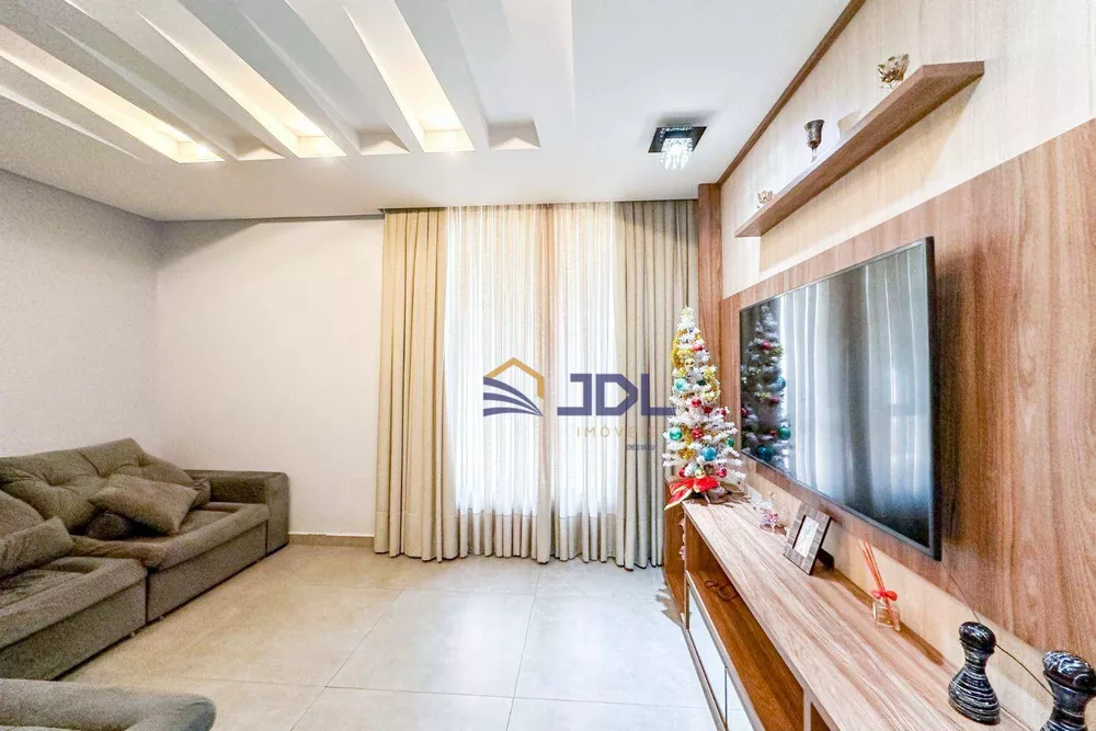Casa, 3 quartos, 311 m² - Foto 2