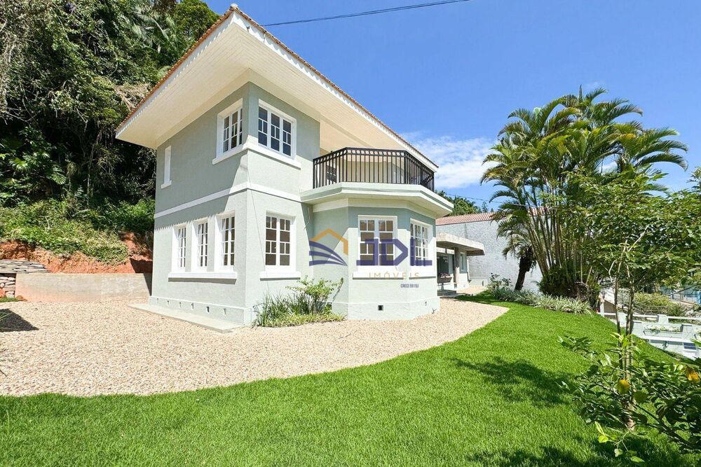 Casa à venda com 6 quartos, 435m² - Foto 1