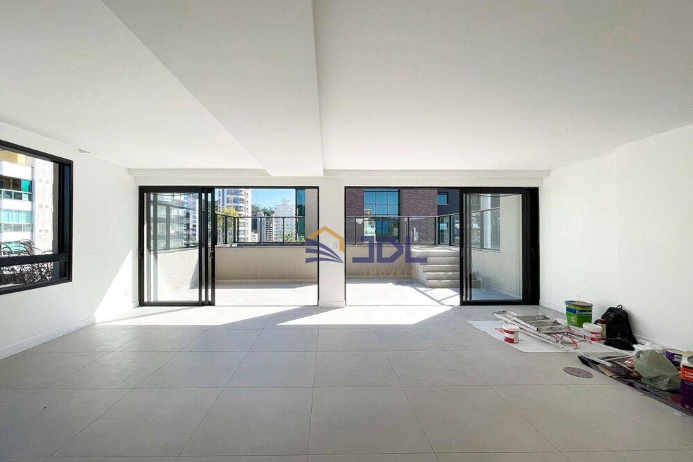 Cobertura, 3 quartos, 249 m² - Foto 2