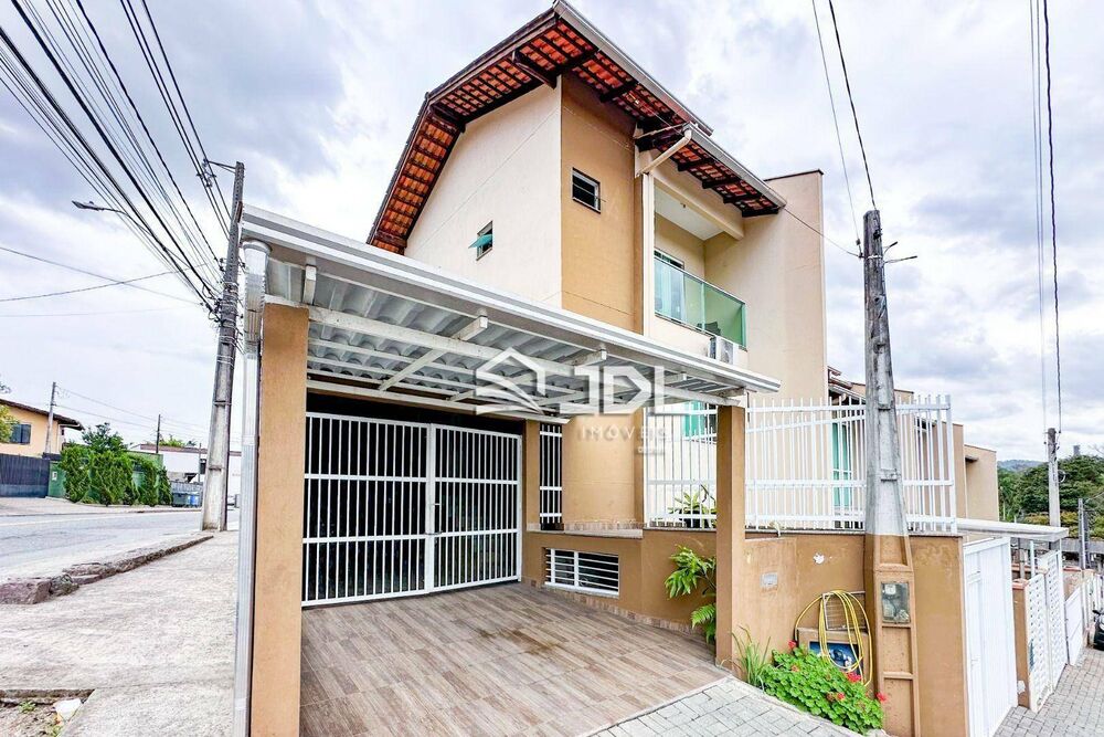 Casa à venda com 2 quartos, 91m² - Foto 1