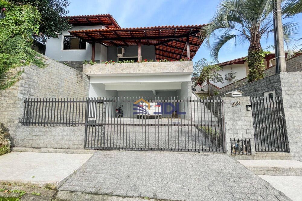 Casa, 3 quartos, 220 m² - Foto 1