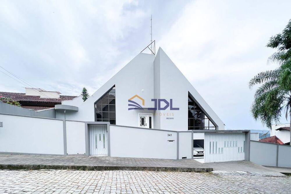 Casa à venda com 3 quartos, 457m² - Foto 2