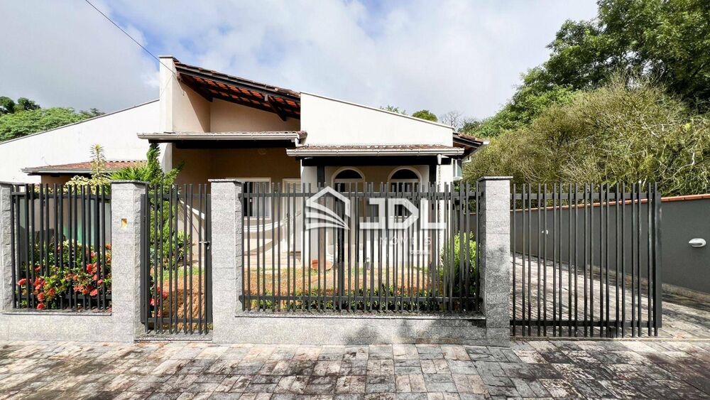 Casa à venda com 2 quartos, 109m² - Foto 1