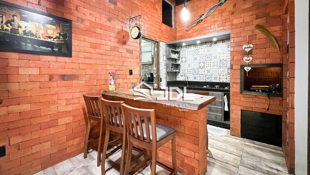 Casa à venda com 2 quartos, 109m² - Foto 3