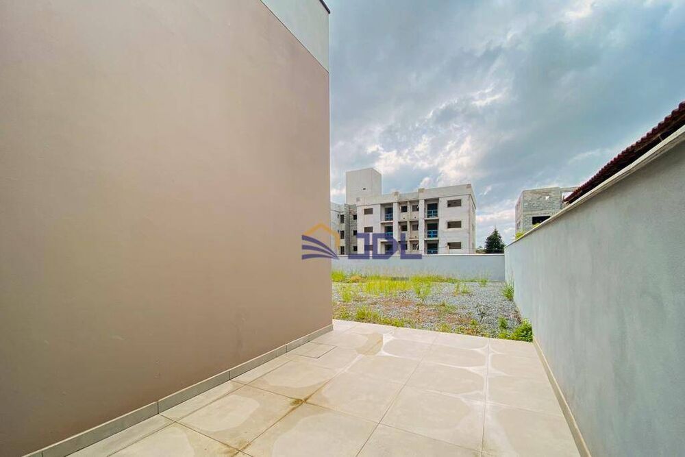 Casa à venda com 3 quartos, 102m² - Foto 4