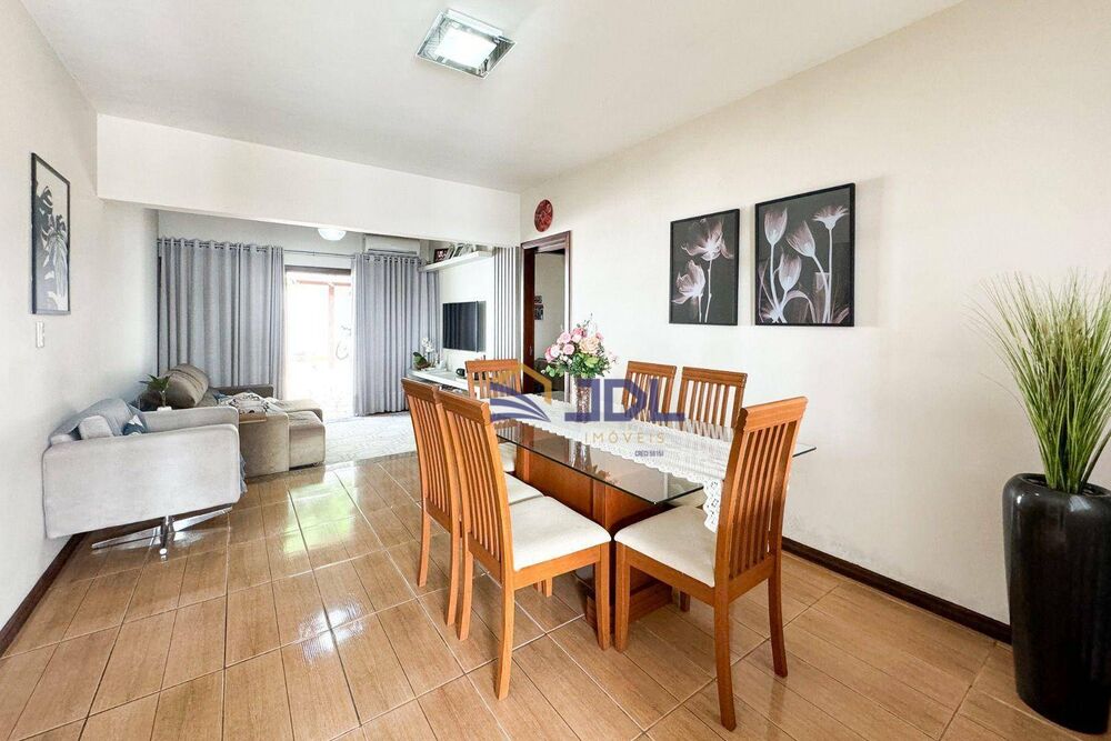 Casa à venda com 3 quartos, 230m² - Foto 2