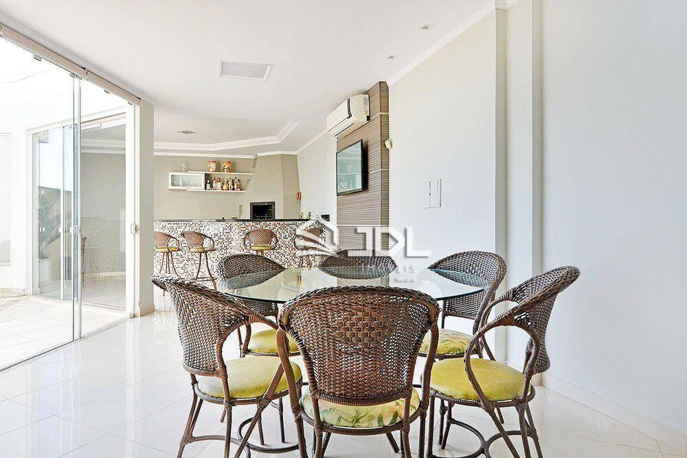 Casa à venda com 3 quartos, 490m² - Foto 1