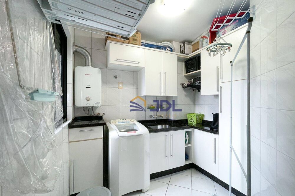 Apartamento à venda com 3 quartos, 93m² - Foto 2