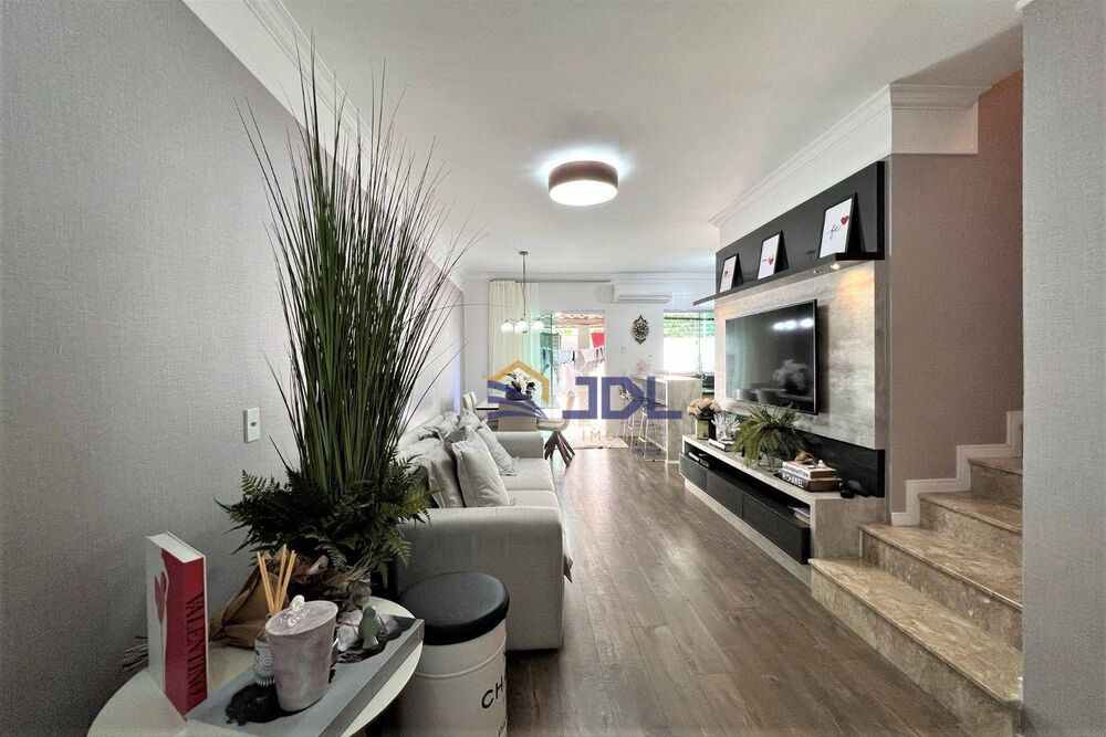Sobrado à venda com 3 quartos, 173m² - Foto 1