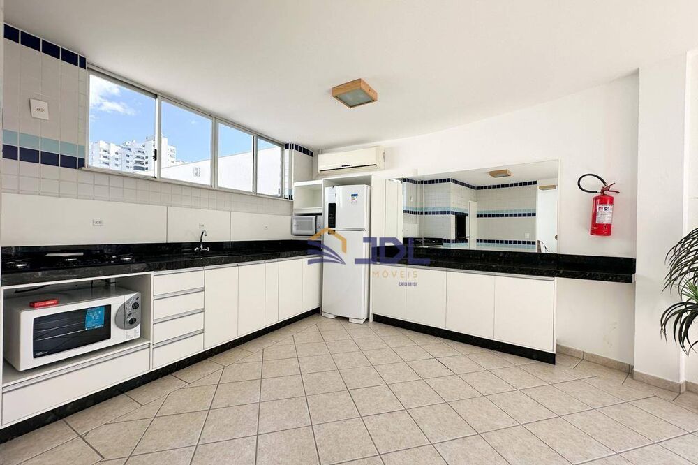 Apartamento à venda com 2 quartos, 190m² - Foto 2