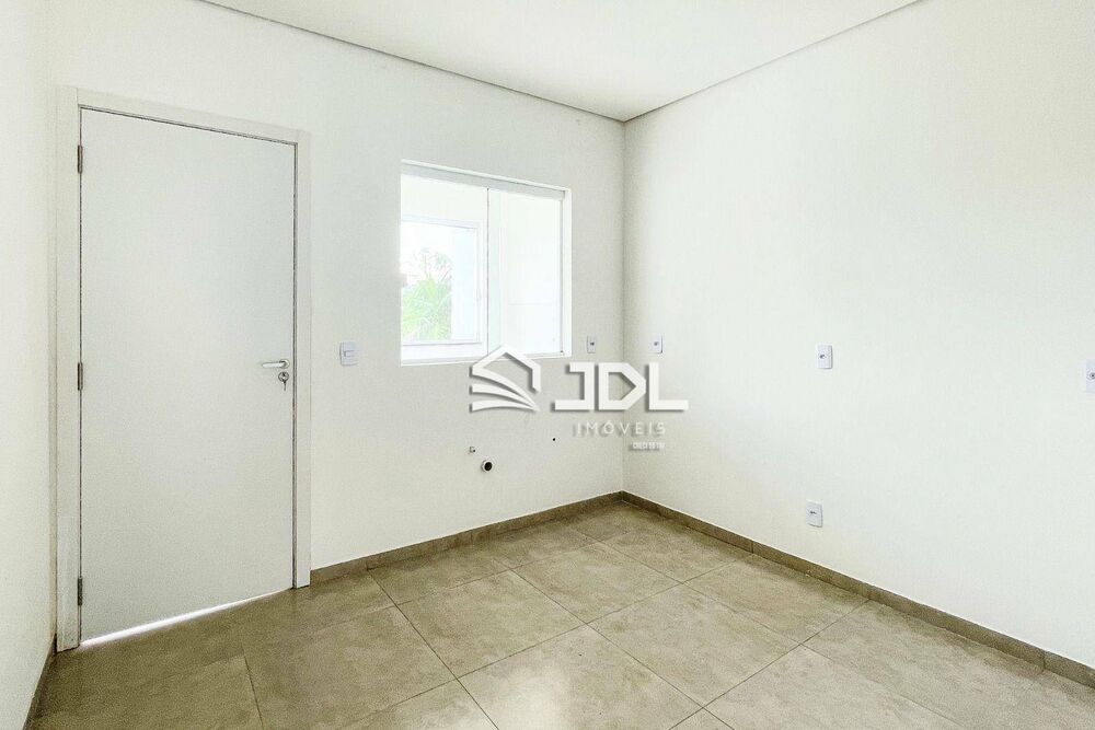 Casa à venda com 2 quartos, 75m² - Foto 2