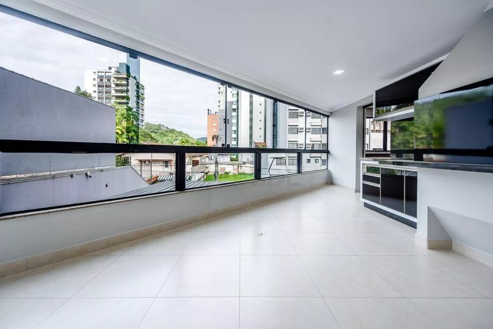 Apartamento à venda com 3 quartos, 234m² - Foto 3