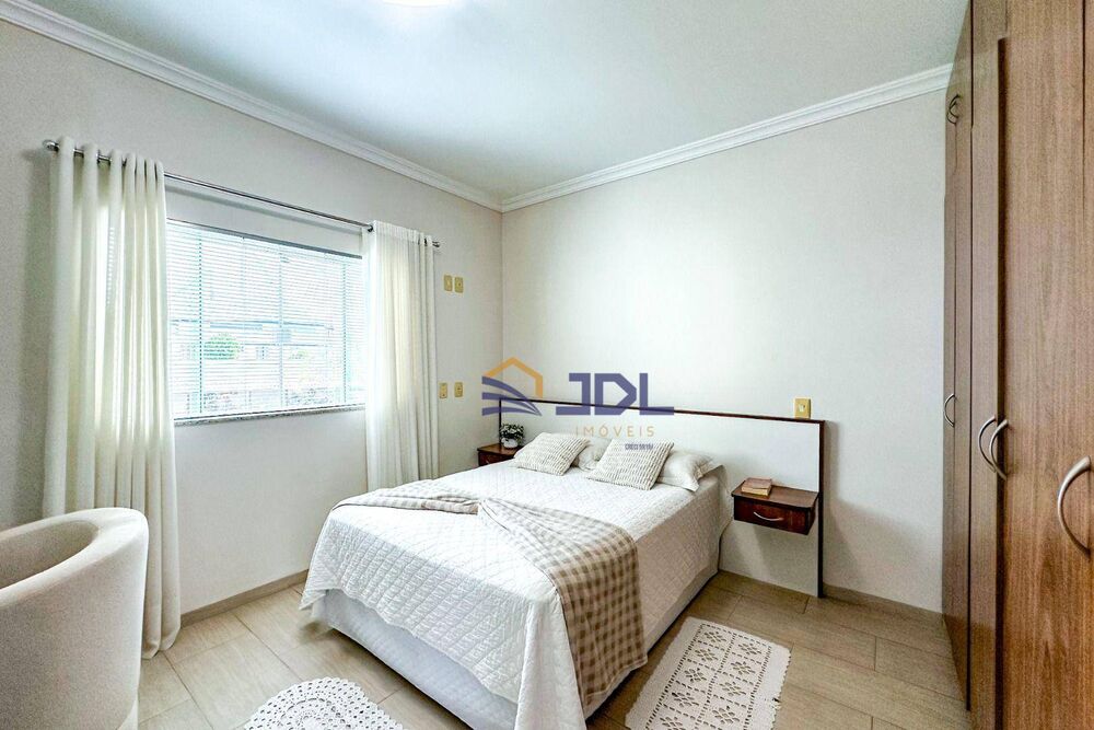 Casa à venda com 5 quartos, 313m² - Foto 4