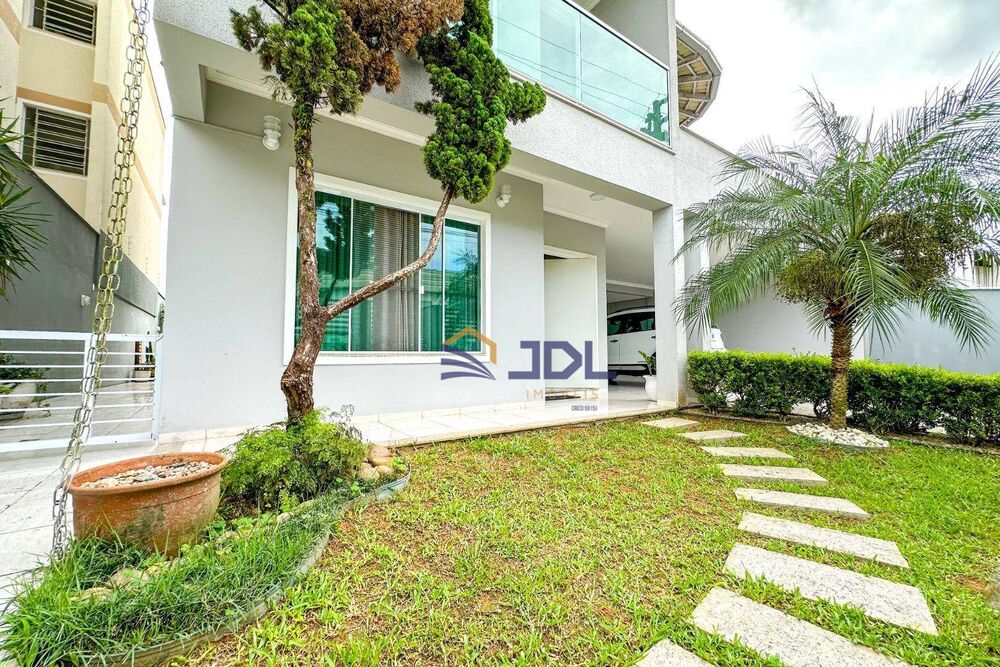 Casa à venda com 5 quartos, 313m² - Foto 1