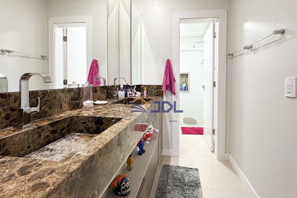 Casa de Condomínio à venda com 4 quartos, 300m² - Foto 3