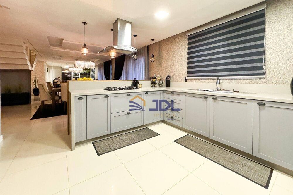 Casa de Condomínio à venda com 4 quartos, 300m² - Foto 1