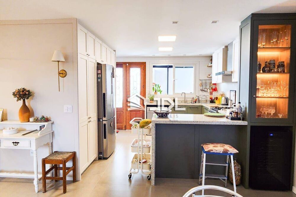 Casa à venda com 3 quartos, 151m² - Foto 2