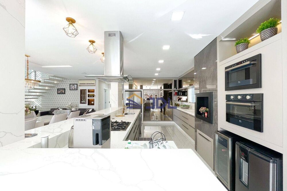 Casa de Condomínio à venda com 4 quartos, 440m² - Foto 1