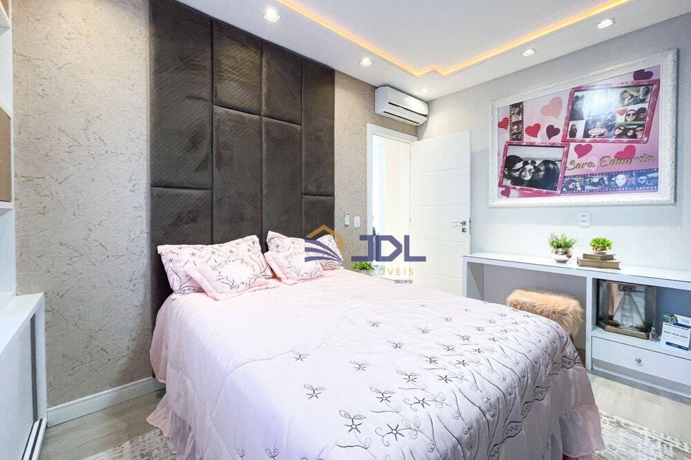 Casa de Condomínio à venda com 4 quartos, 440m² - Foto 2