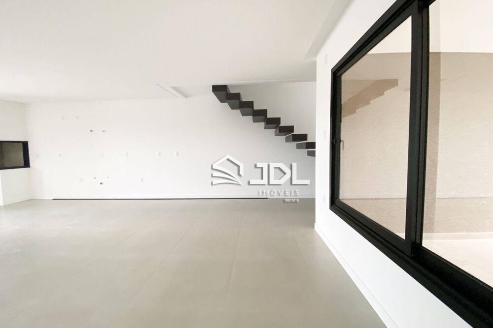 Casa à venda com 3 quartos, 279m² - Foto 2