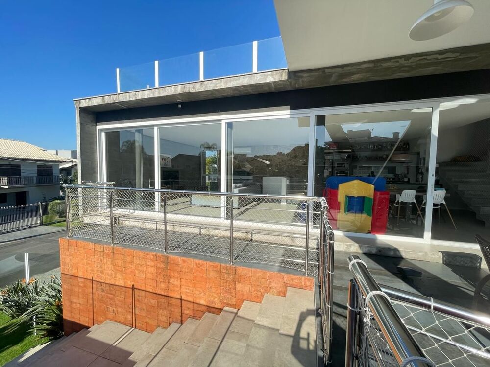 Casa de Condomínio à venda com 4 quartos, 330m² - Foto 1