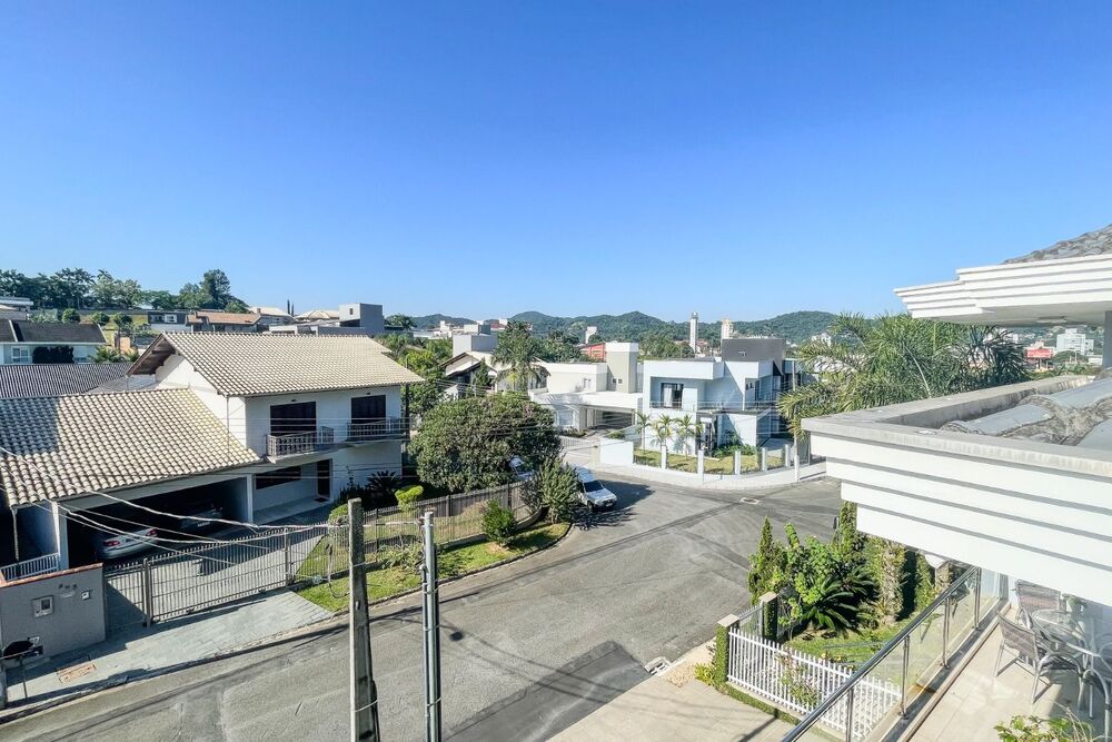 Casa de Condomínio à venda com 4 quartos, 330m² - Foto 4