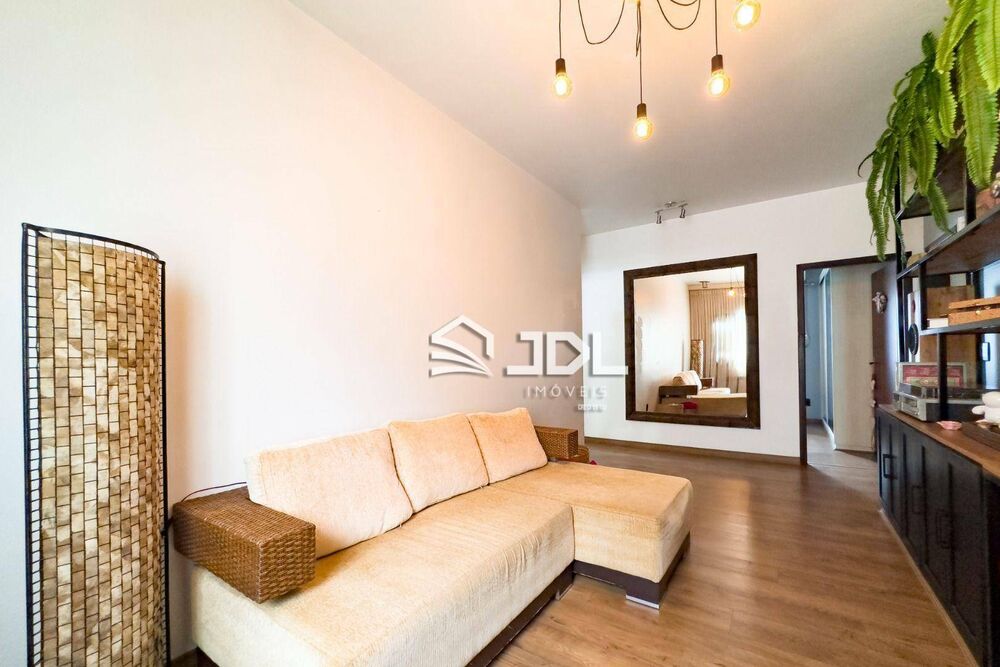 Casa à venda com 3 quartos, 198m² - Foto 2