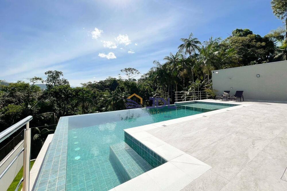 Casa à venda com 4 quartos, 754m² - Foto 2