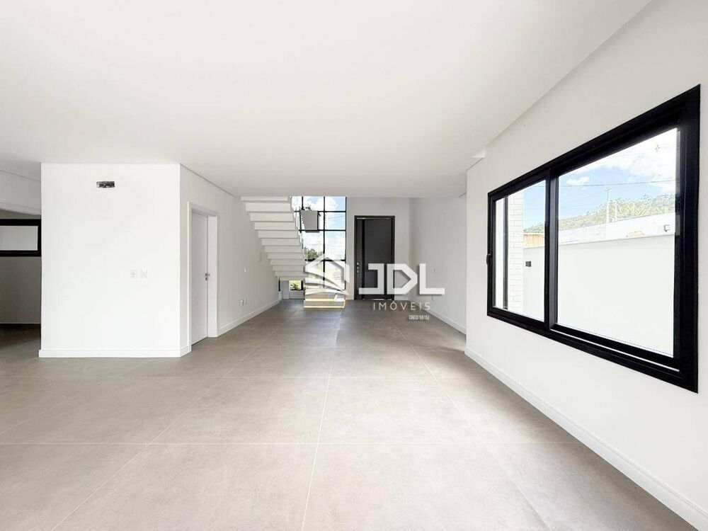 Casa de Condomínio à venda com 3 quartos, 307m² - Foto 2