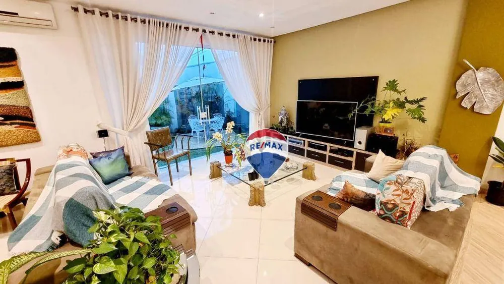Casa, 3 quartos, 222 m² - Foto 1